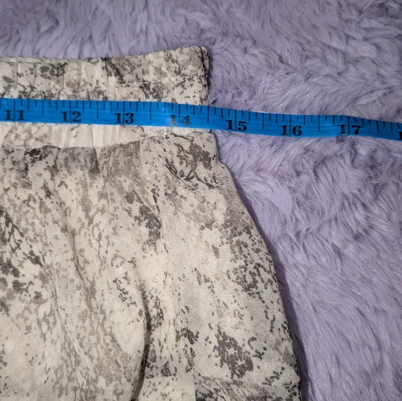 Banana Republic Gray and White Skirt - Picture 3 of 3